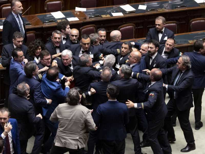 “Dopo il flop i 5 stelle fanno casino per fare vedere che non sono morti”. Parla Padellaro