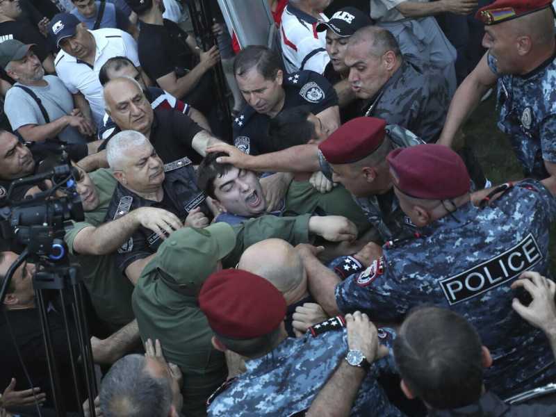 Chi ha tradito l'Armenia, che lascia la Csto