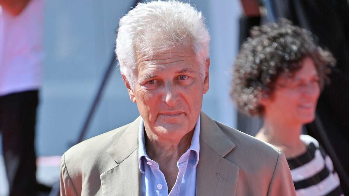 Immagine di Arriva l'estate, dilemma Elkann