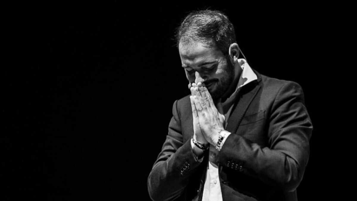 Immagine di Maledetta prima ora. Parla Filippo Caccamo, da prof. a giullare