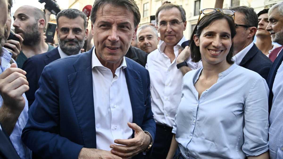 Immagine di Insieme a Conte, Schlein urla a Meloni: “Fermeremo l’autonomia. Basta divisioni. Unità”. E’ l’Ellypride