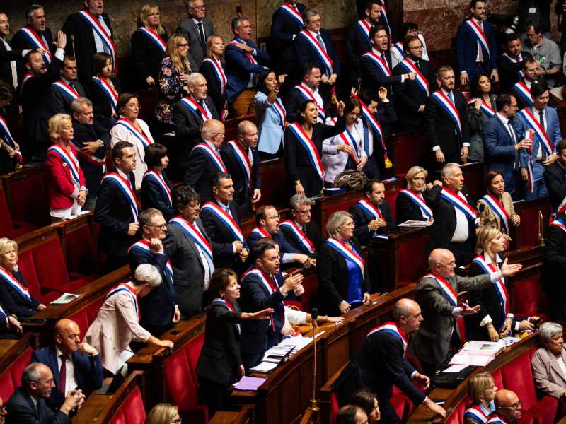 Gli amici di Ciotti, la gauche radicale, gli epurati. Chi si candida alle legislative lampo in Francia