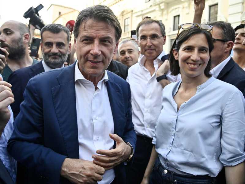 Insieme a Conte, Schlein urla a Meloni: “Fermeremo l’autonomia. Basta divisioni. Unità”. E’ l’Ellypride