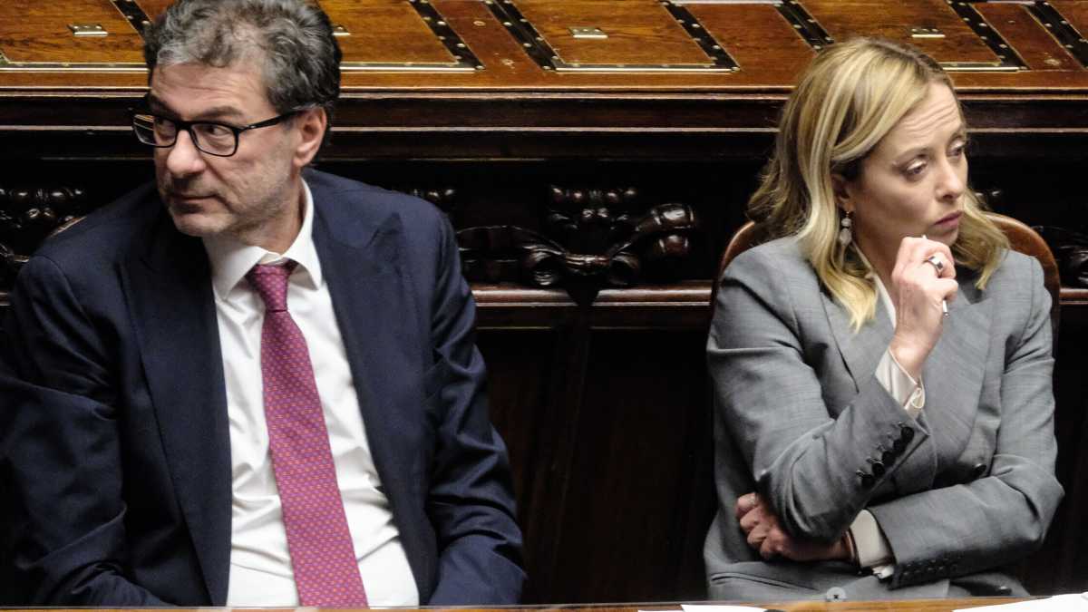 Immagine di Il dilemma della decontribuzione. Meloni e Giorgetti prigionieri della loro misura di successo