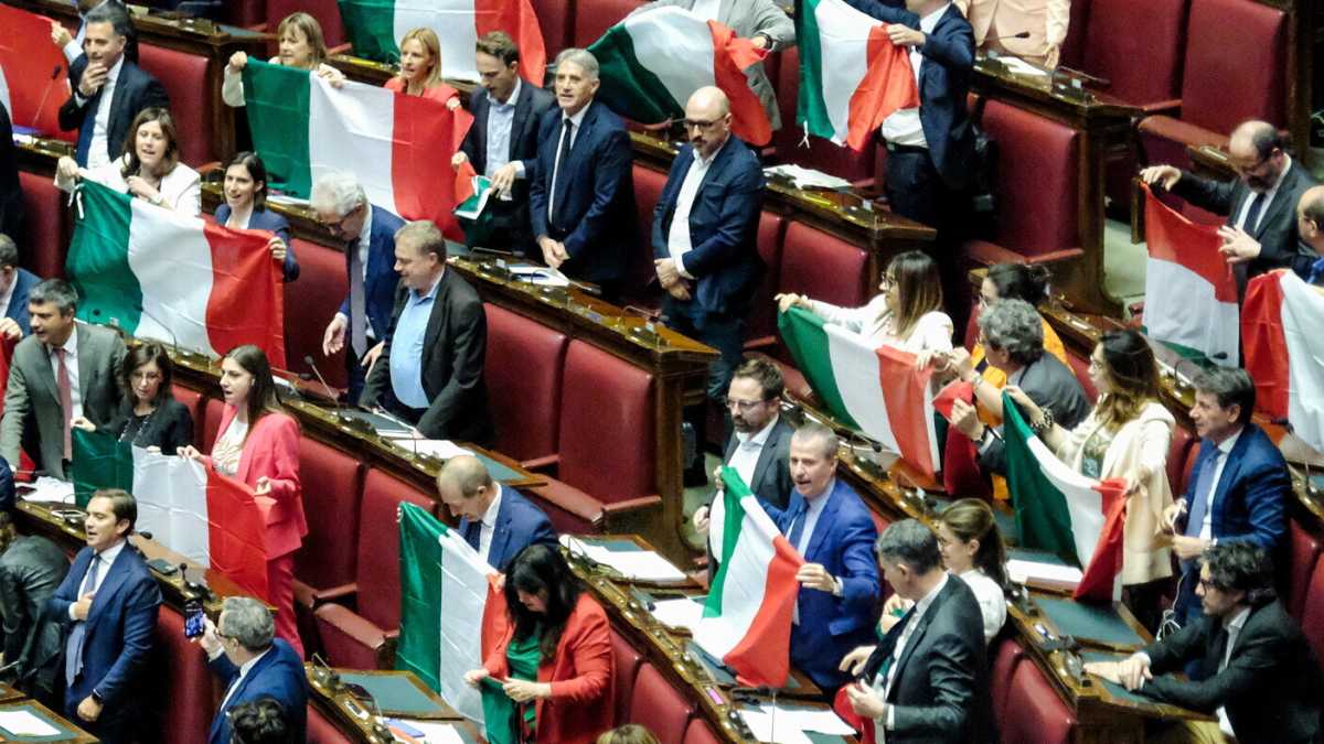 Immagine di Destra e sinistra, nord e sud, si dividono sulla propaganda e sul finto problema dei soldi