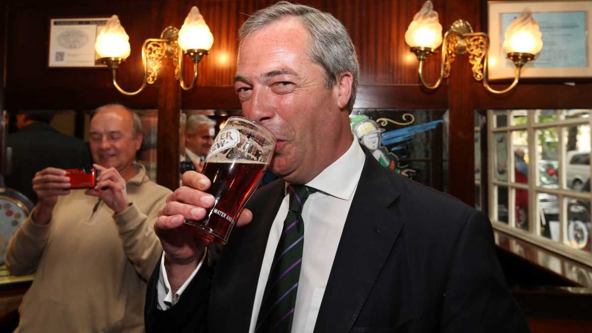 Immagine di Il flop di Farage che si traveste da ultras per inseguire il suo elettorato