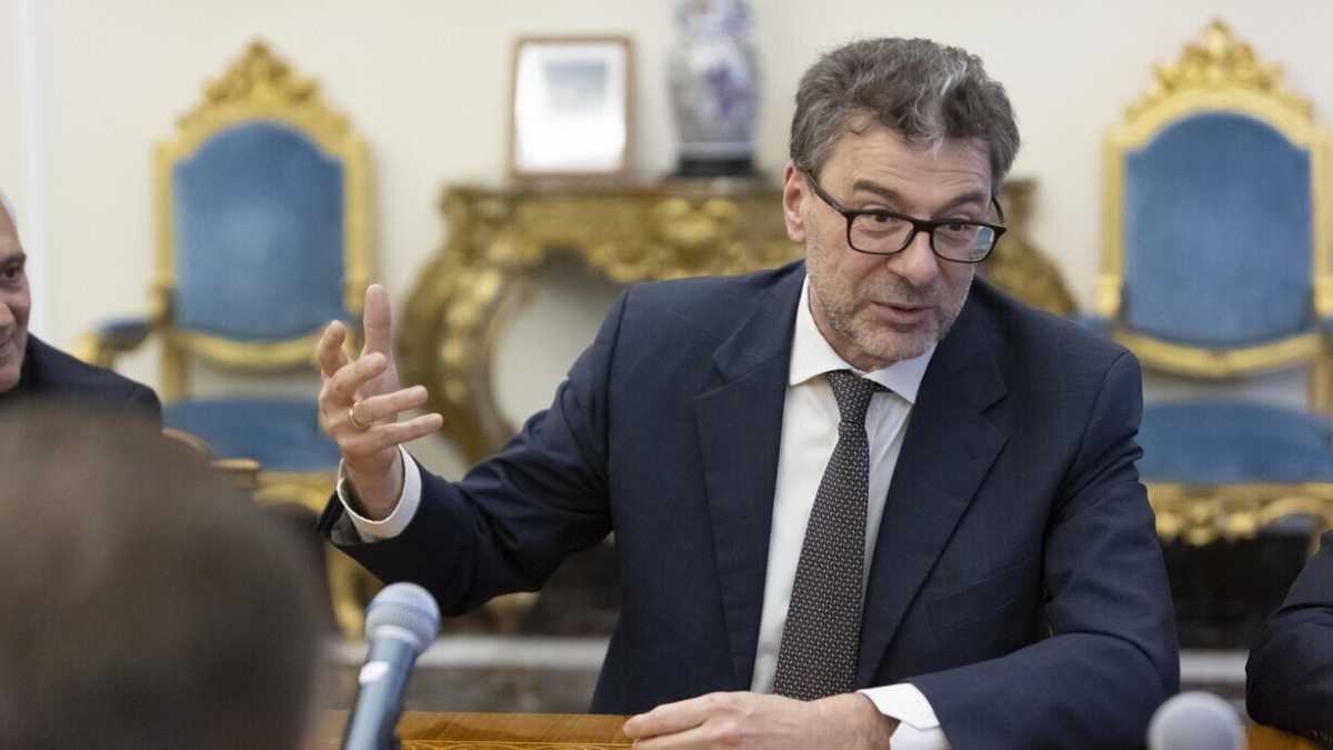Immagine di L'Eurogruppo chiede (di nuovo) conto del Mes all'Italia. Giorgetti: "Bruxelles non agevola confronto"
