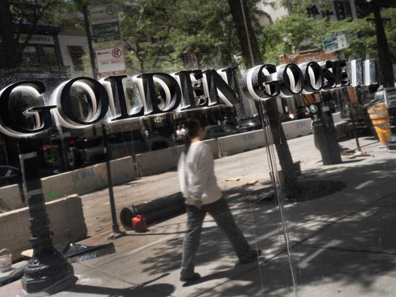 Negozio Golden Goose nel quartiere dello shopping Magnificent Mile a Chicago, Illinois (foto di Scott Olson/Getty Images) <br />