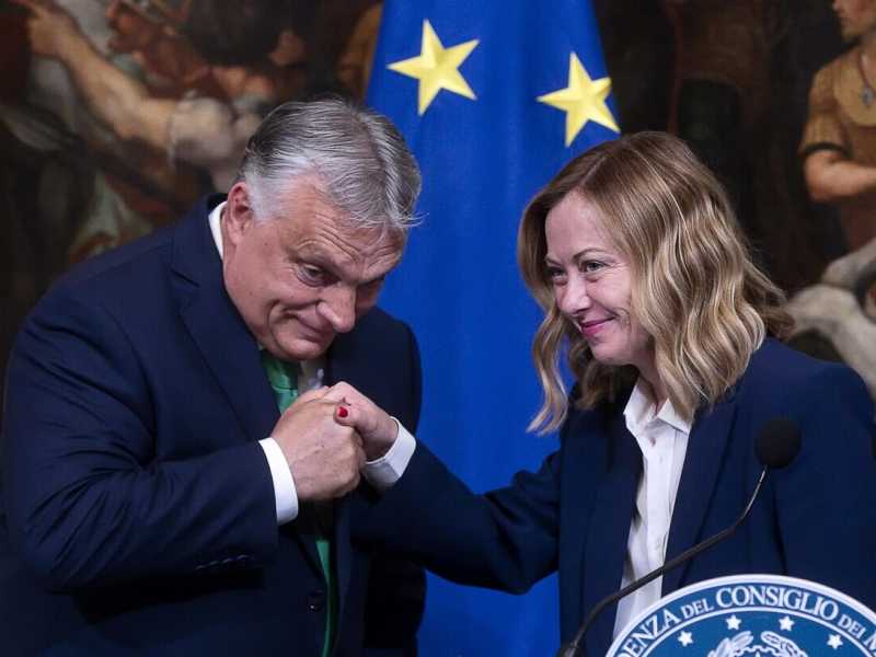 Orbán show: "No a Ecr, no a questa Commissione". E Meloni trattiene il fiato