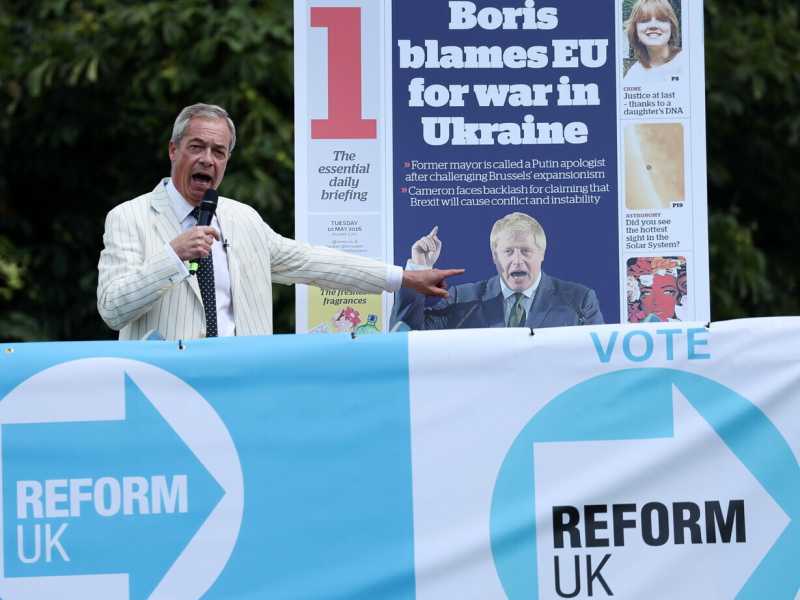 Nigel Farage piazza nel dibattito la retorica russa sulla Nato e quella trumpiana sull’immigrazione