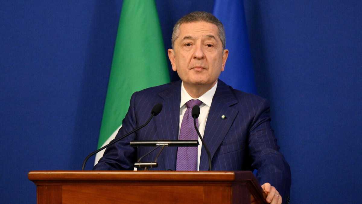 Immagine di Panetta invoca cautela, ma la Bce dovrà valutare anche il voto in Francia