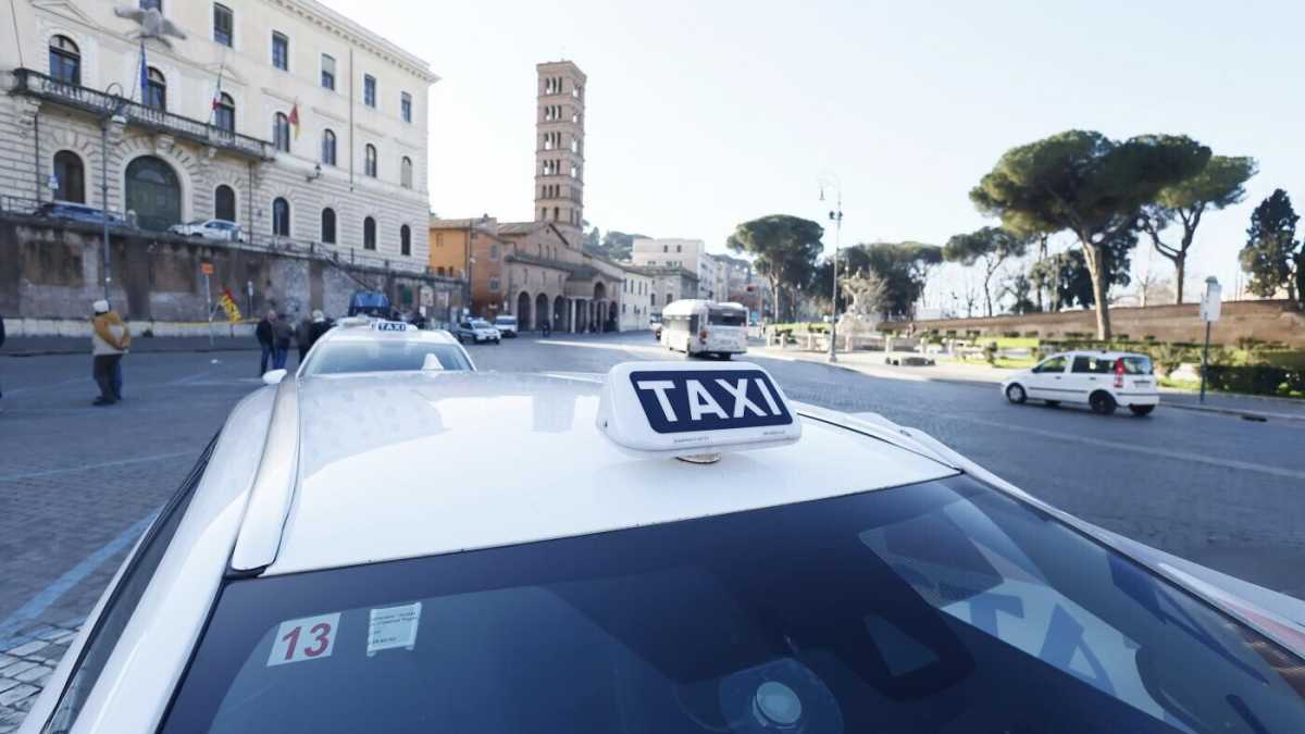 Immagine di A Roma “le licenze dei taxi sono ferme al 2006, ma il mondo non s’è fermato”