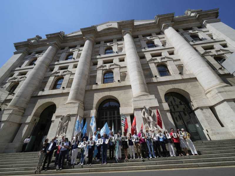 Esuberi in Borsa: il piano segreto per licenziare un terzo del personale. Parla Lando Sileoni (Fabi)