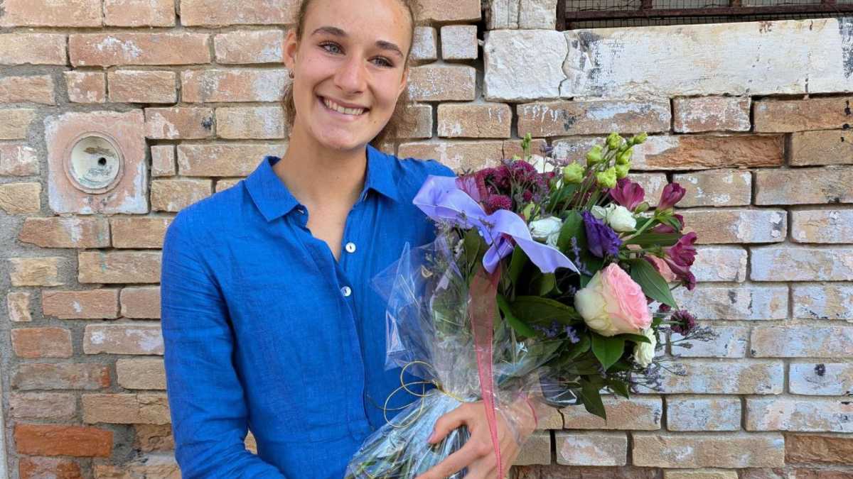 Immagine di Studentesse socializzate asine