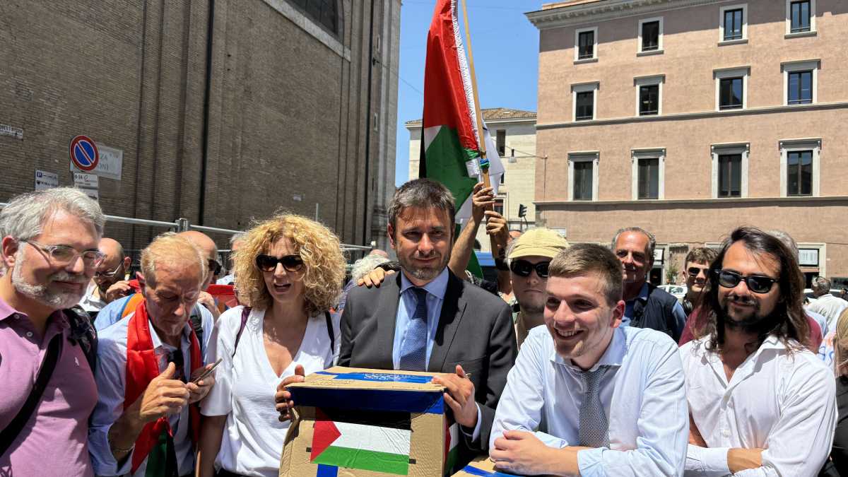 Immagine di Il mesto ritorno di Dibba nel Palazzo: leader di un mini M5s vecchia maniera