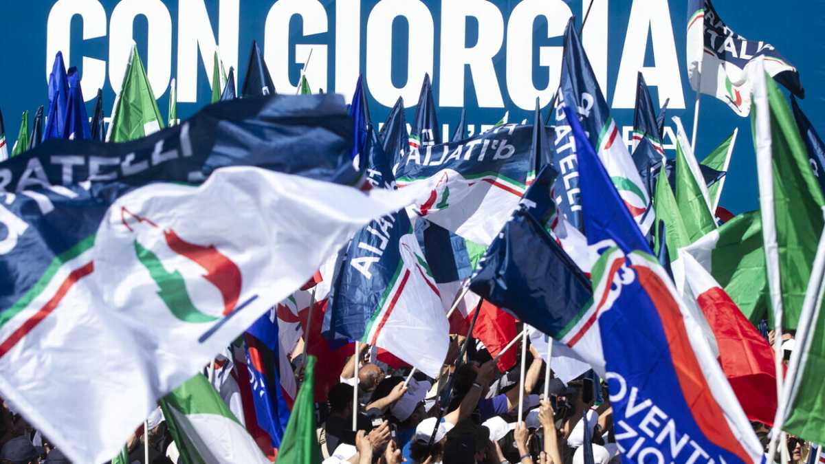 Immagine di Senza Zucconi. Cosa avrebbe dovuto dire FdI su Fanpage, spiegato da un onorevole meloniano