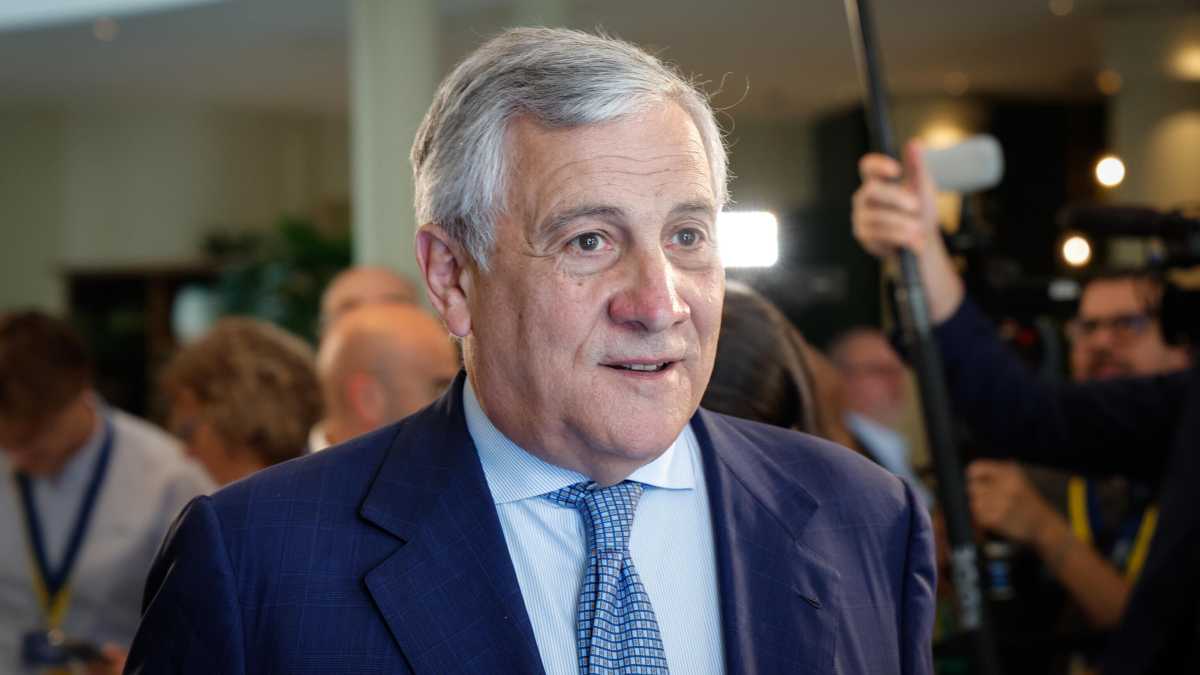 Immagine di Tajani ci spiega perché Meloni e von der Leyen alla fine si abbracceranno