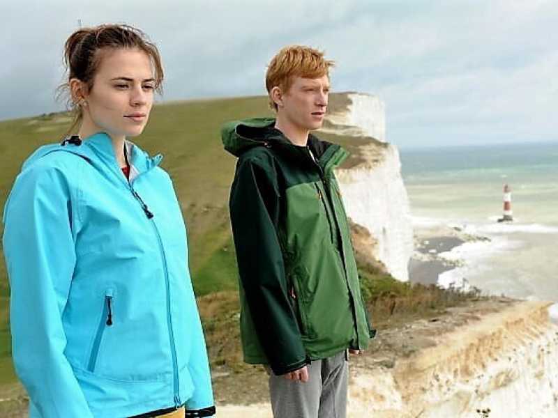 Una scena di "Torna da me", episodio della serie tv "Black Mirror", nel quale una vedova riceve a casa un clone del defunto marito&nbsp;<br />