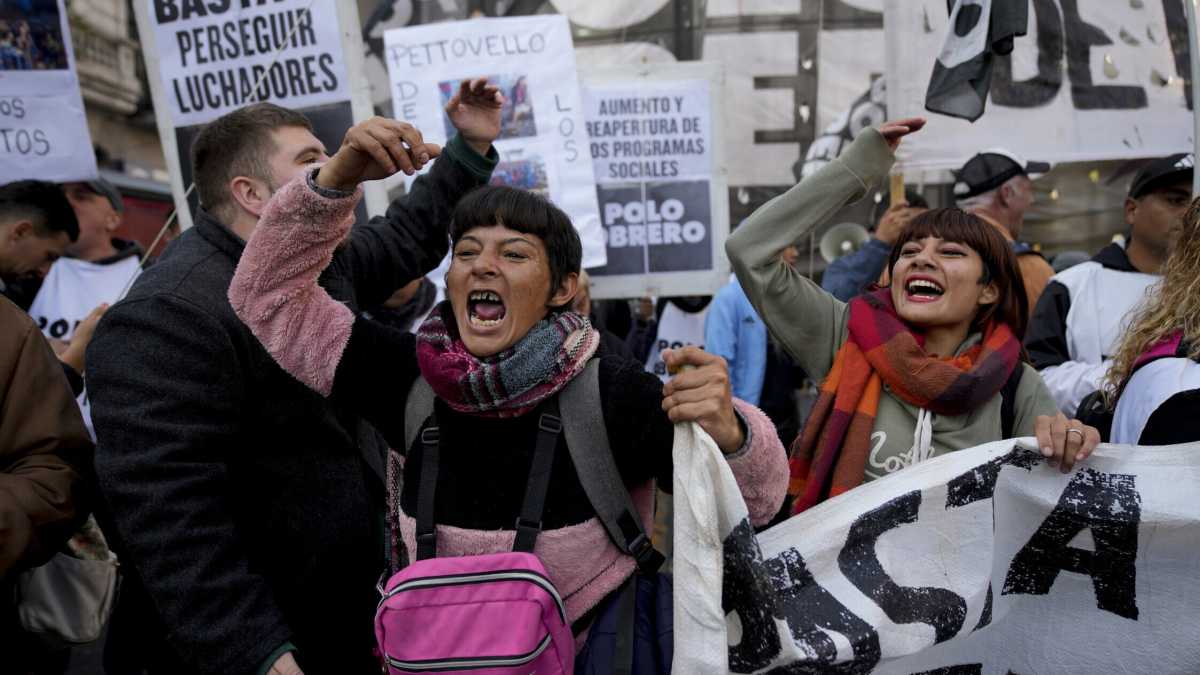 Immagine di Se anche i benestanti piangono e protestano