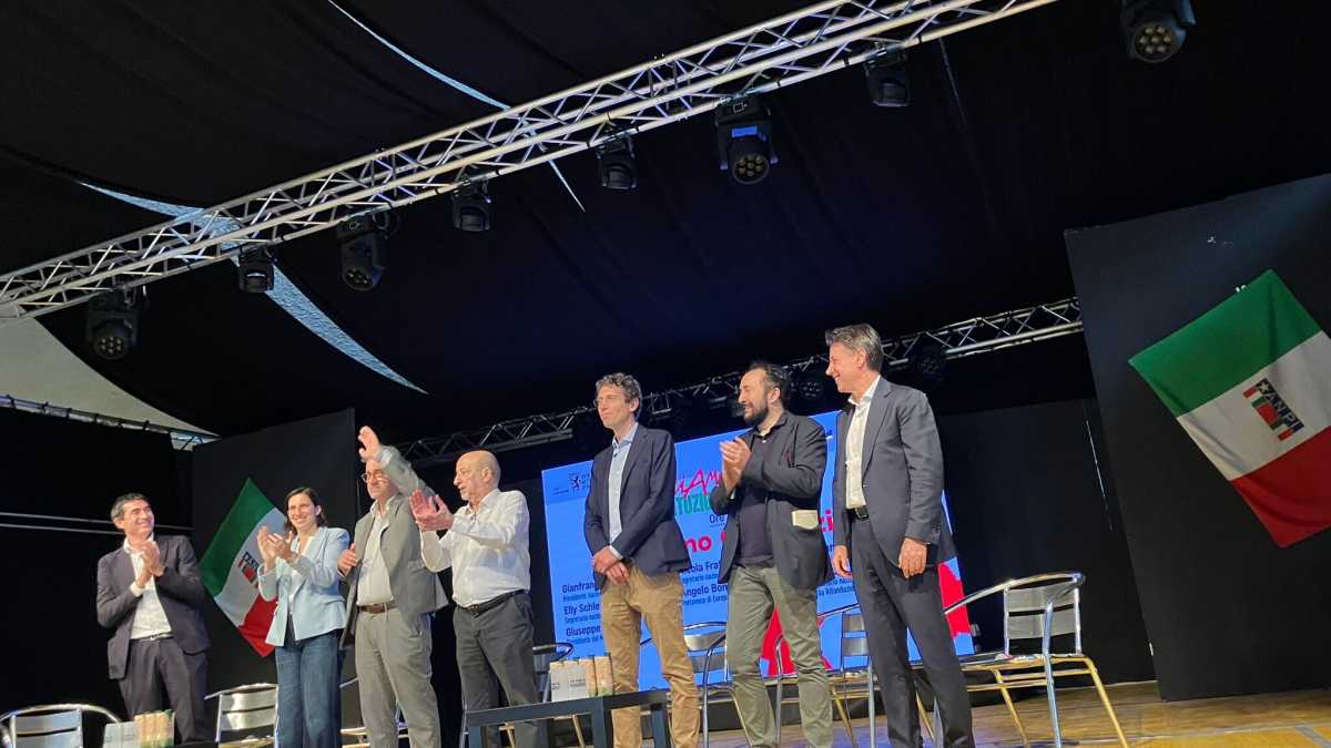 Immagine di Ora la Costituzione riunisce Pd, M5s e Avs: tutti a Bologna per l'Anpi