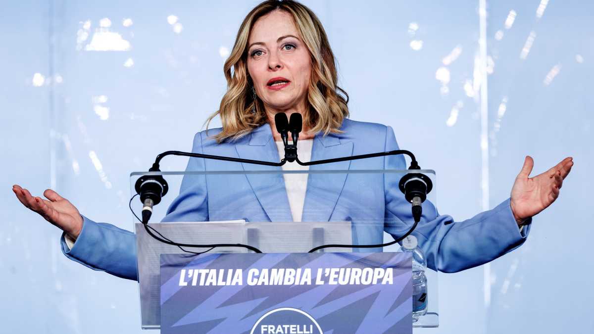 Immagine di Meloni scrive ai dirigenti di FdI dopo l'inchiesta di Fanpage: "Fuori chi vuole farci tornare indietro"