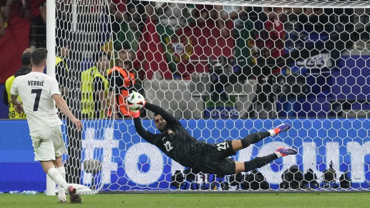 Immagine di Jan Oblak e Diogo Costa. Il destino di due portieri soli contro tutti
