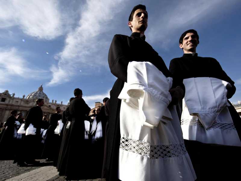 Senza preti né fedeli, la Chiesa è costretta a ripensarsi