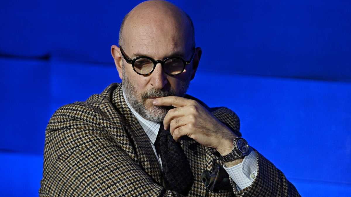 Immagine di Ad Alessandro Piperno suggerirei di iniziare a giocare al gioco della sedia