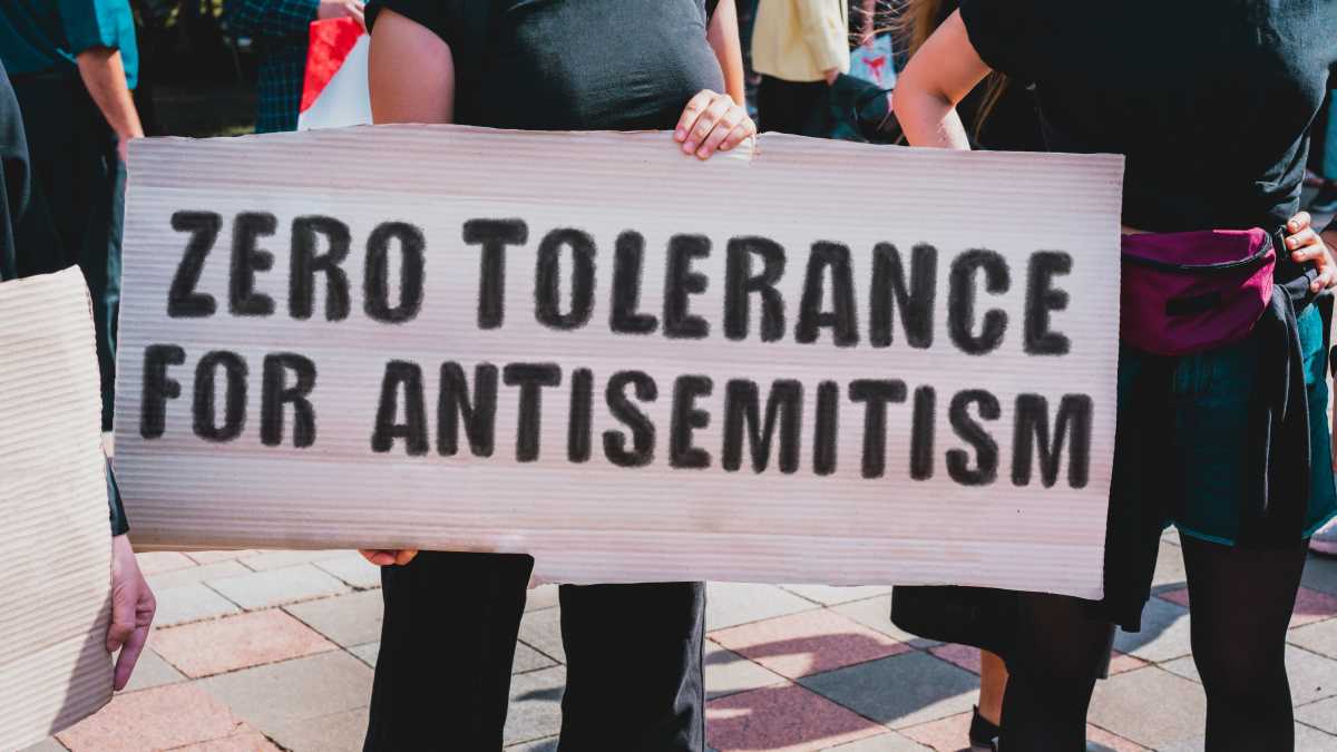 Immagine di "Non c’è futuro per gli ebrei in Francia". L'antisemitismo e i casi di violenza