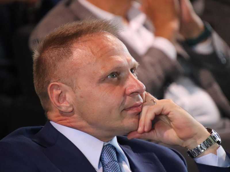 Lollobrigida in Franciacorta per un evento internazionale sul vino. Scherzetto ai francesi