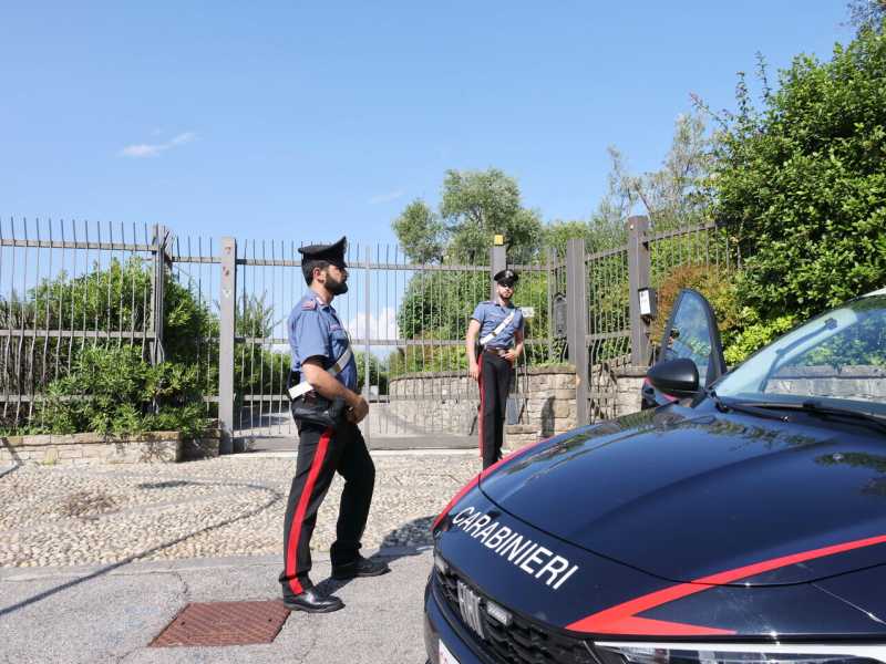 La fuga di Giacomo Bozzoli, condannato per l'omicidio dello zio Mario, e il giornalismo d'evasione