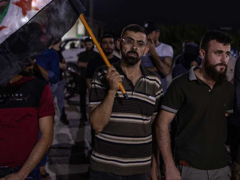 1 luglio 2024, Aleppo: manifestazione scatenata dalla violenza contro i siriani in Turchia (Foto Anas Alkharboutli/dpa via Getty Images) <br />