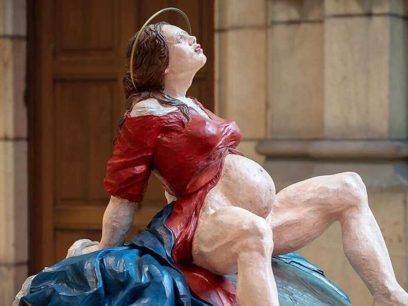 Madonna partoriente di Esther Strauss a Linz - foto da Twitter
