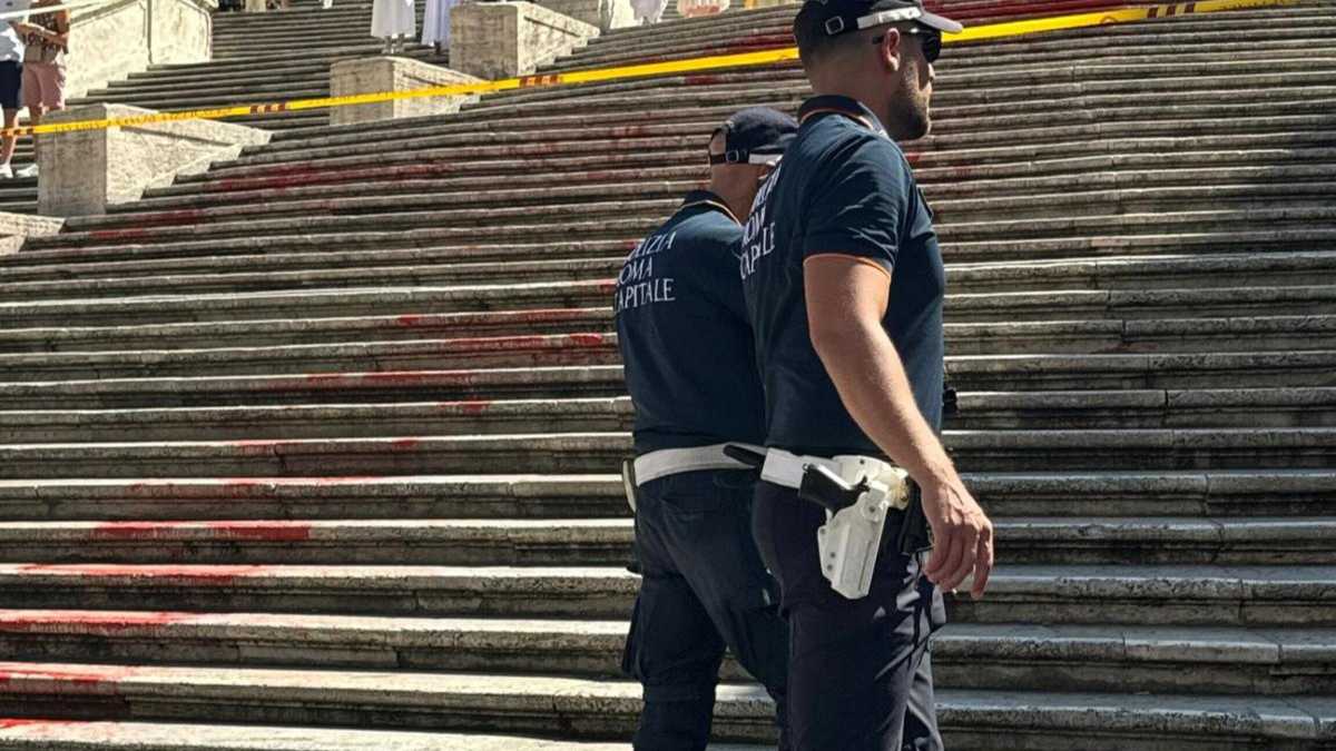 Immagine di La vernice ecoterrorista sui monumenti di una città sconfitta