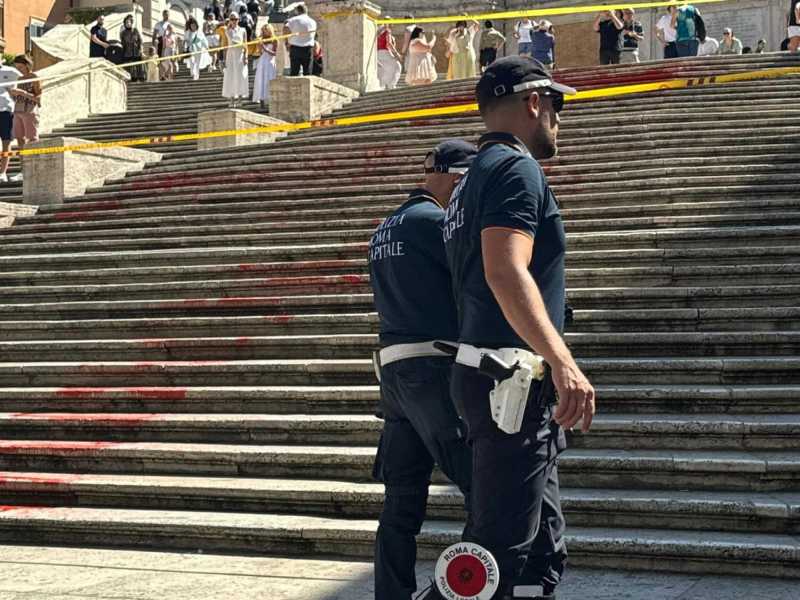 La vernice ecoterrorista sui monumenti di una città sconfitta