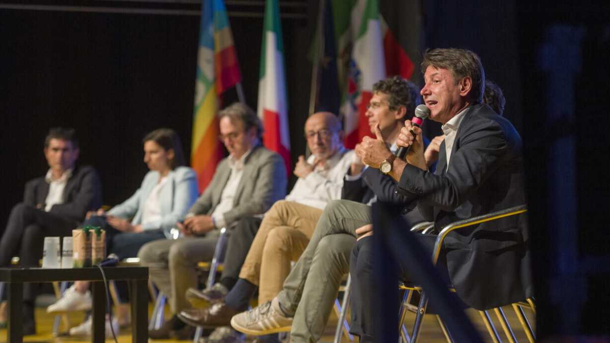 Immagine di Le reazioni in Italia al voto francese. Esulta l'opposizione. Lollobrigida: "Ma Macron ha perso"