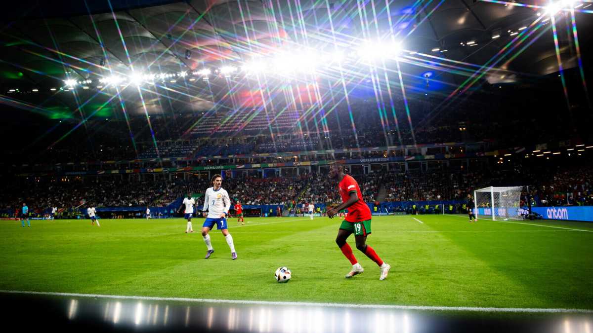 Immagine di Oggi tocca ai francesi: facciamoli uscire, così possono correre a casa a festeggiare