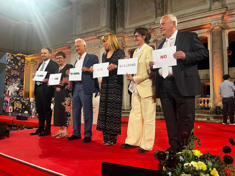 Perché non funziona il Premio Strega alla maniera di Sanremo