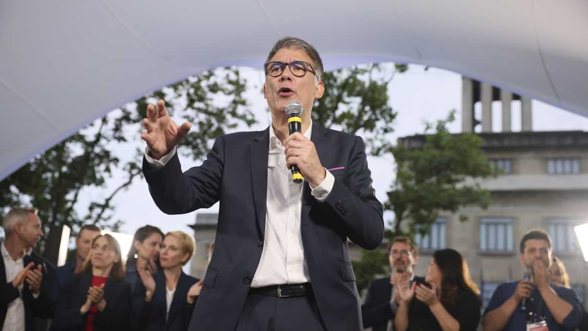 Immagine di Il socialista Faure fa un passo avanti nella Francia delle trattative