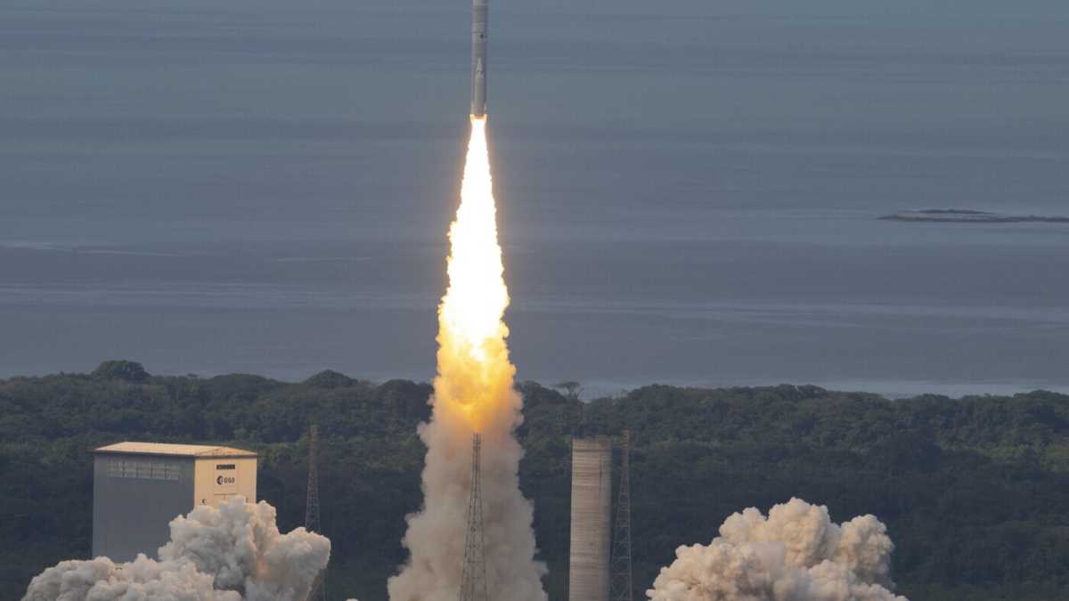Immagine di Ariane 6 vola per la prima volta: l’Europa (e la Francia) tornano nello spazio