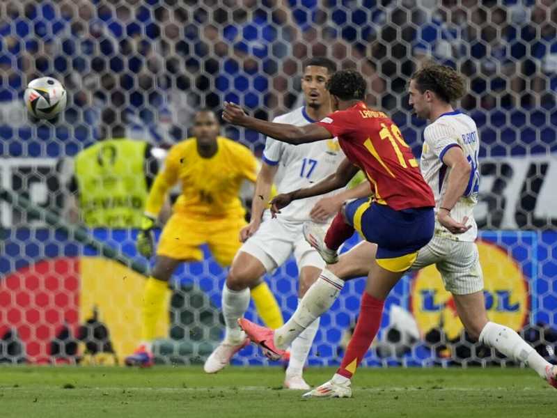 Il gol di Lamine Yamal contro la Francia (foto Ap, via LaPresse)