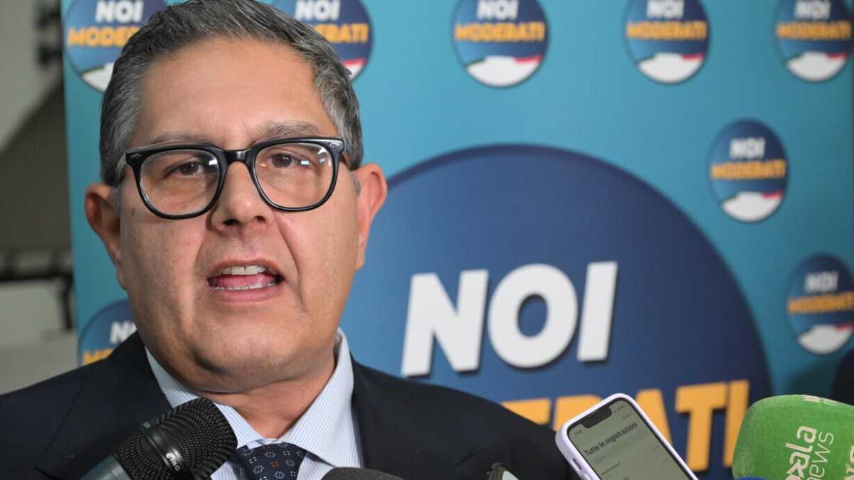 Immagine di Giovanni Toti resta ancora agli arresti domiciliari