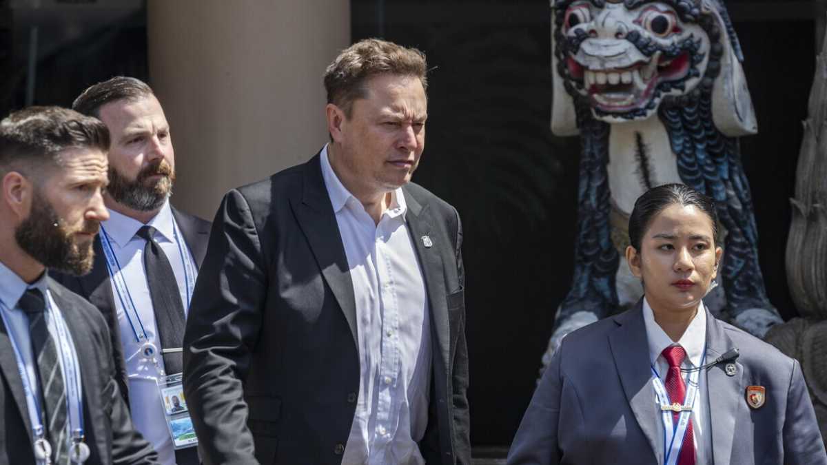 Immagine di Le accuse dell'Ue a Musk: la spunta blu di X è ingannevole e crea disinformazione