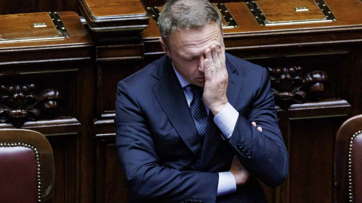 Immagine di Lollobrigida, il giurista. Per la terza volta il suo dl Agricoltura viene smontato. Un pasticcio ma fa festa