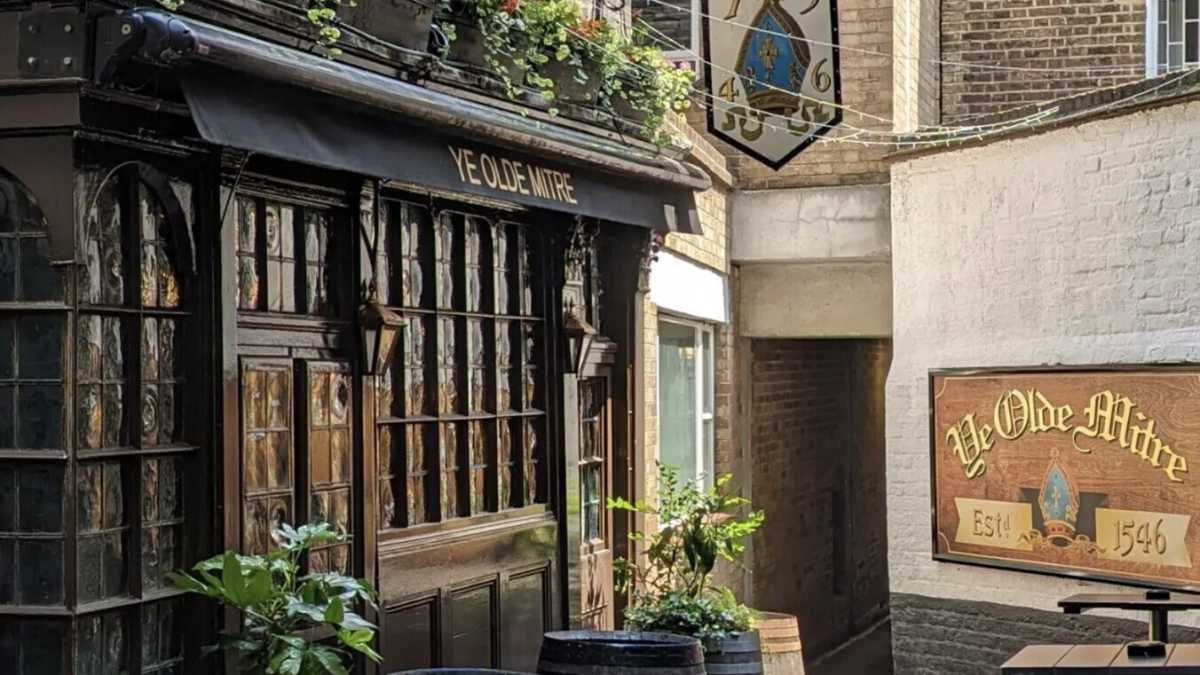 Immagine di Dio salvi il pub, dove pure Elisabetta I andava a bersi una pinta di birra