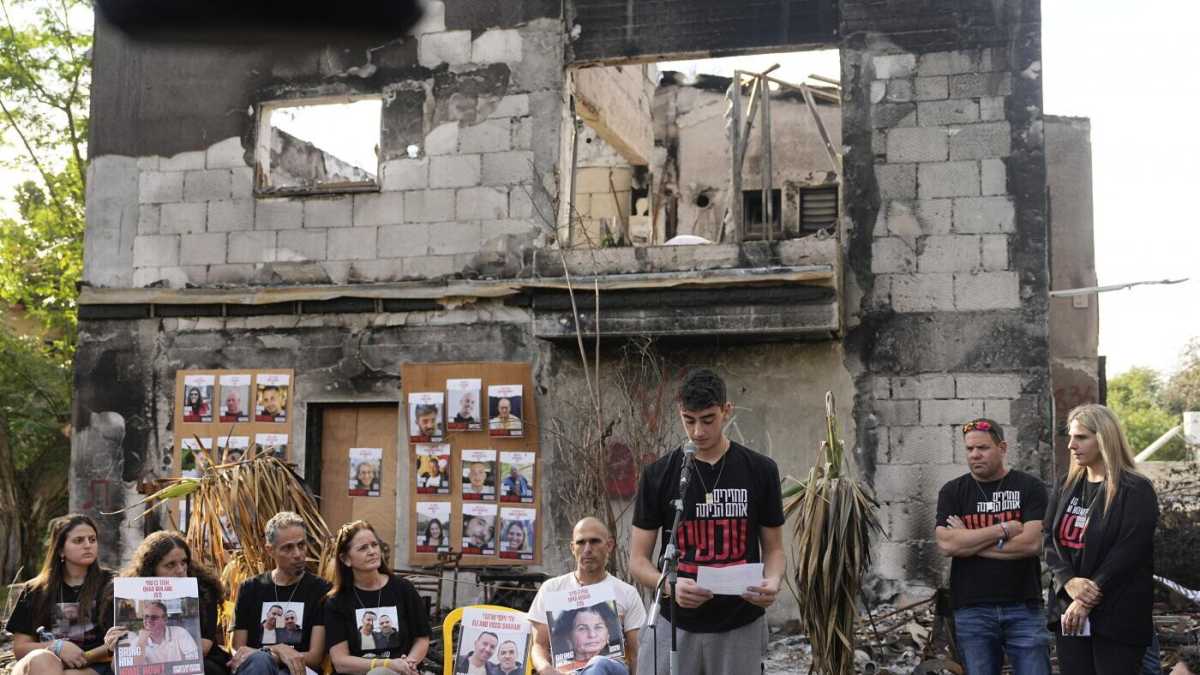 Immagine di Il 7 ottobre i civili si difesero da soli. Il vuoto di fiducia e il ritardo dell'esercito