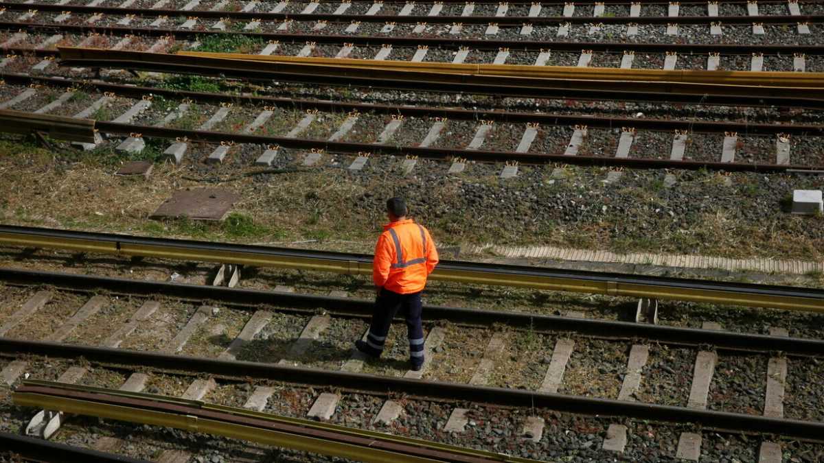 Immagine di Dove va il treno. Cosa vuole fare Giorgetti con Ferrovie?