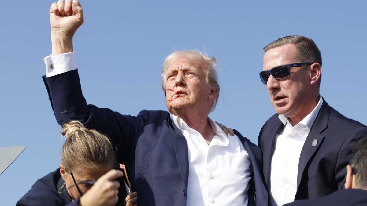 Immagine di L'attacco a Trump è stato un "tentato omicidio" e l'uomo che l'ha colpito è stato ucciso