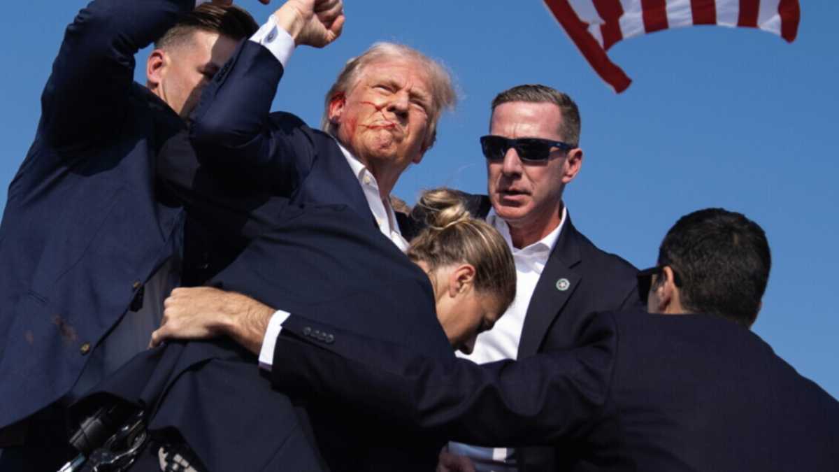 Immagine di L'attacco a Trump è stato "un tentato omicidio" e l'uomo che lo ha colpito è stato ucciso