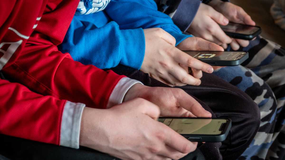 Immagine di Ansia da smartphone. Quanti danni fanno all’umore dei giovanissimi